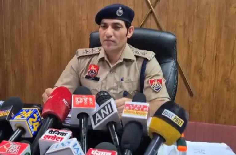Gurugram-Police-detain-13-suspected-Bangladeshi-nationals-for-illegal-stay-1063x700 (1)